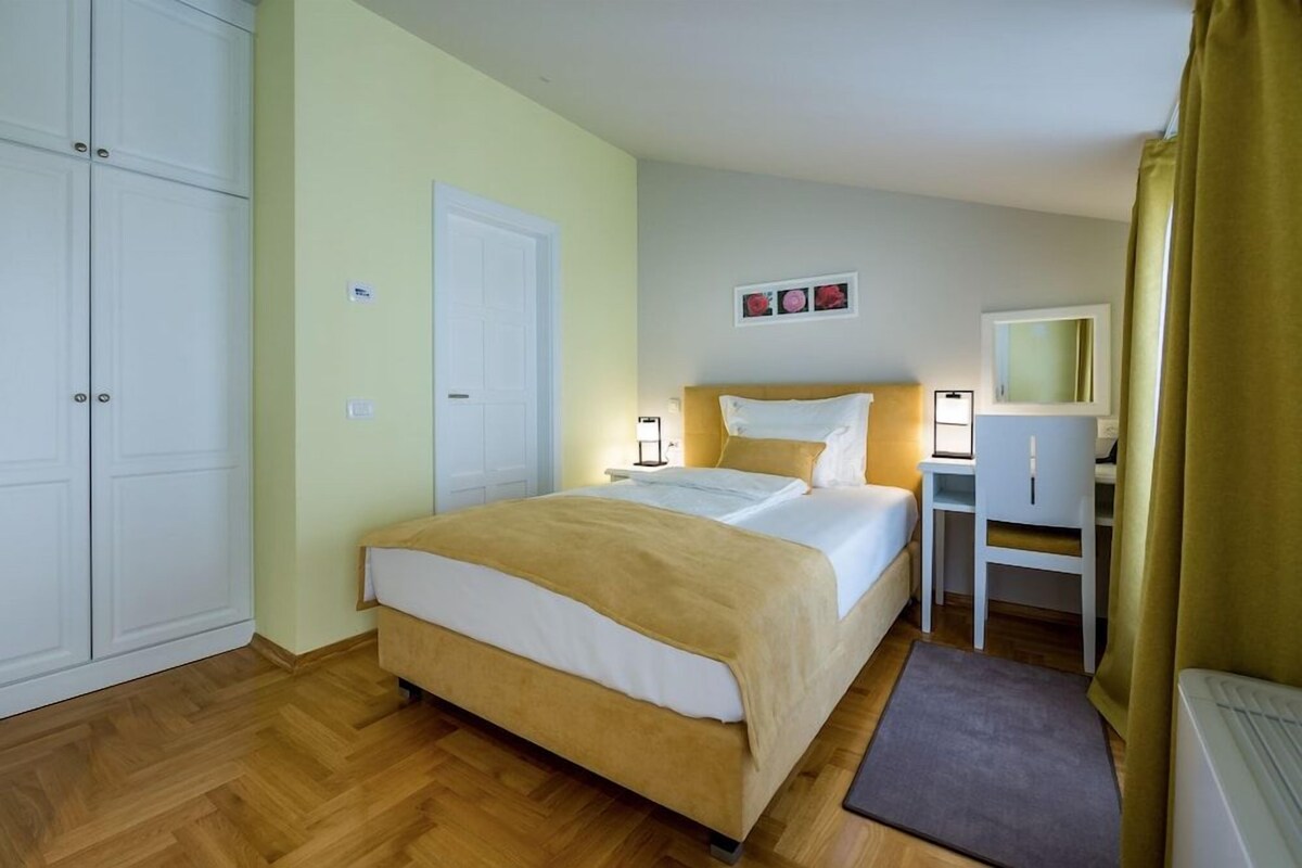 Minibar, in-room safe, desk, blackout drapes