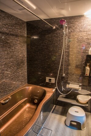 House (Private Vacation Home) | Bilik Mandi | Tab mandi dan pancuran berasingan, kelengkapan dandanan diri percuma 