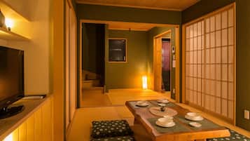 ํ์ฐ์ค (Private Vacation Home) | 1 ๊ฐ์ ์นจ์ค, ๋
ธํธ๋ถ ์์
๊ณต๊ฐ, ๋ฌด๋ฃ WiFi, ์นจ๋ ์ํธ