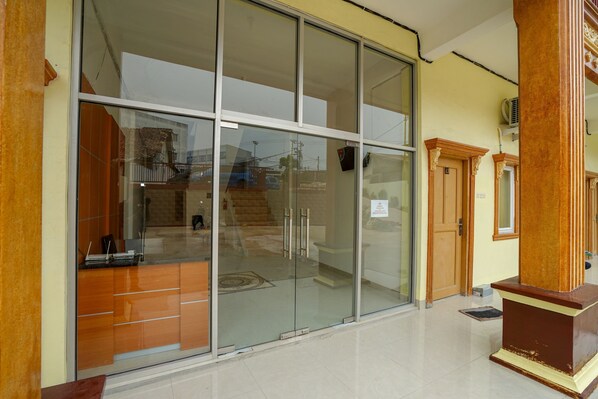 Property entrance - OYO 1146 Miracle Homestay Syariah (Palembang)