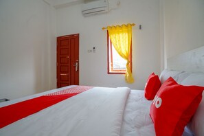 Standard Double Room | Desk, free WiFi, bed sheets