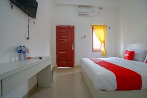 Standard Double Room | Desk, free WiFi, bed sheets