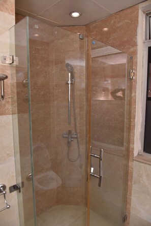 Standard Room, 2 Single Beds | Bathroom