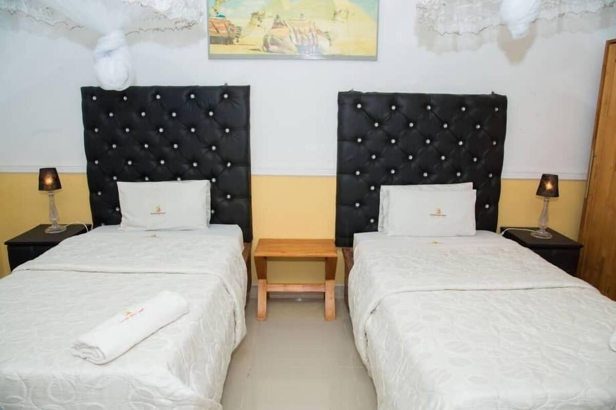 Phòng 4 dành cho gia đình | Bộ trải giường bằng vải Frette của Ý, bộ đồ giường cao cấp