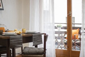 Dining - Sauzemonamour -60sqm in town center Sauze (CIN IT001259C2HUGYIEQF) (Sauze d'Oulx)