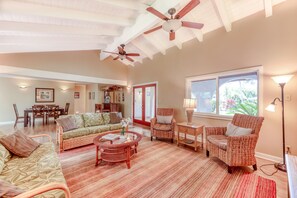 Téléviseur, lecteur de DVD, livres