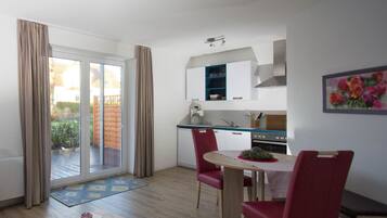 Apartment, 2 Bedrooms | 2 bedrooms, bed sheets