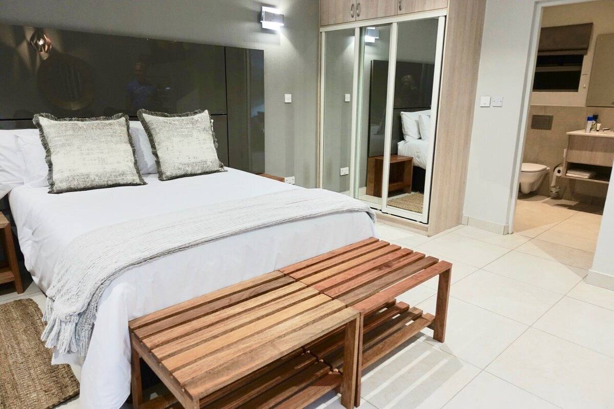 Comfort-Doppel- oder -Zweibettzimmer | Hochwertige Bettwaren, Zimmersafe, Schreibtisch