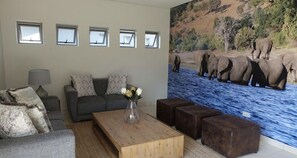 Lobby lounge - Sandpiper Villas Chobe (Kasane)