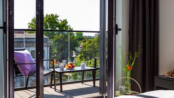 Panoramic Quadruple Room, 2 Queen Beds, Balcony, City View | Individually decorated, desk, laptop workspace, iron/ironing board