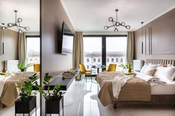 Design Studio, 1 Queen Bed, Non Smoking, Kitchenette | Living area | 40-inch flat-screen TV with cable channels, TV - Fragola Apartments Rajska 3 (Kraków)