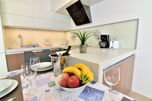Fridge, microwave, oven, stovetop - Vila Ključe Apartments Bled (Bled)