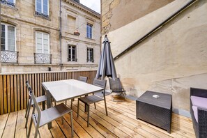Outdoor dining - Le Faubourg - Duplex pour 4 personnes à Bordeaux (Bordeaux)