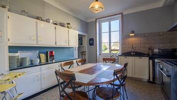 Réfrigérateur, micro-ondes, four, lave-vaisselle