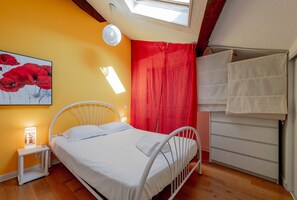 1 bedroom, iron/ironing board, free WiFi, bed sheets