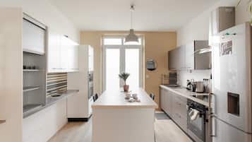 Réfrigérateur, micro-ondes, four, lave-vaisselle