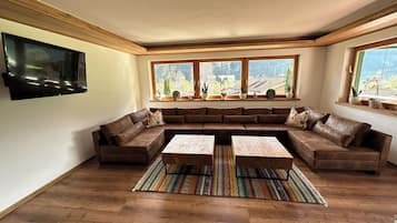 Apartment, 4 Bedrooms, Balcony (incl. Cleaning Fee 150€) | Living area | TV