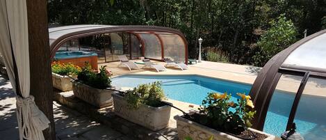 Außenpool, Liegestühle