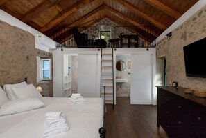 2 chambres, fer et planche à repasser, Wi-Fi, draps fournis