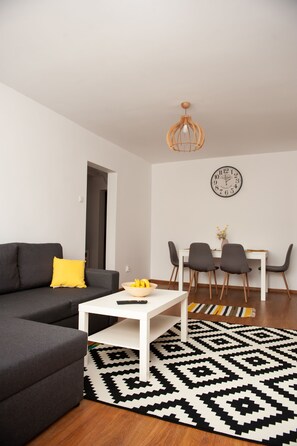 TV - Dawn - Premium central apartment (Brașov)