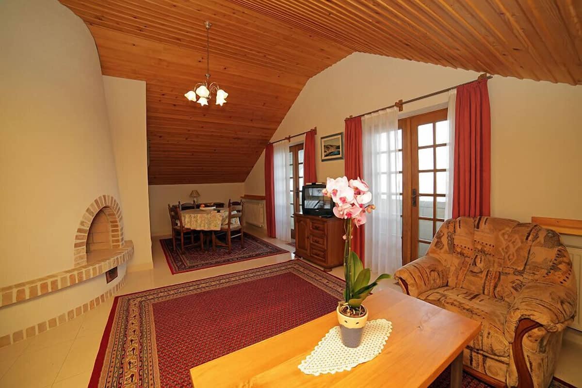 3 - Room - Apartment with 2 Balconies, Sea View and Chimney | Salle de séjour