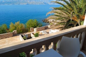 2 - Room Apartment with Front - Balcony and Sea View | Balcony - Apartmenthaus Punta (Supetar)