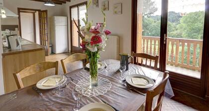 Maison rénovée, 2 chambres, jardin, animaux acceptés, internet, barbecue