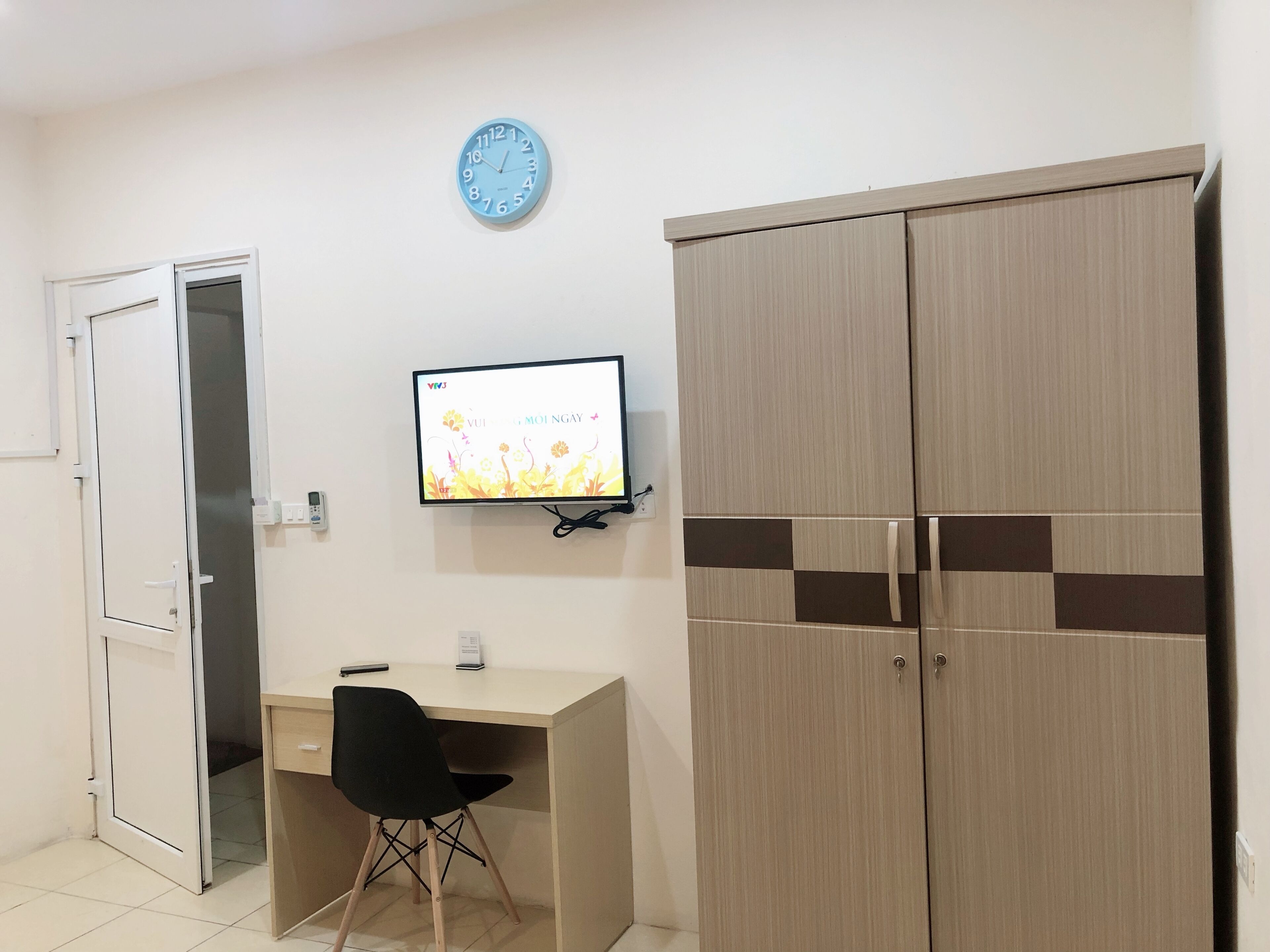 Minibar, tabla de planchar con plancha, wifi gratis y ropa de cama 