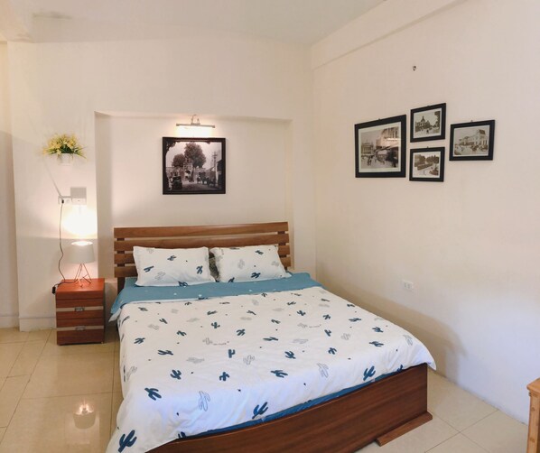 Camera Standard, balcone | Minibar, ferro/asse da stiro, Wi-Fi gratuito, lenzuola