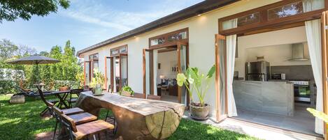 3 Bedrooms Villa | Jardín