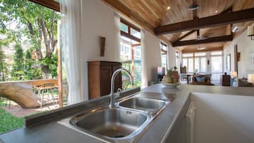 3 Bedrooms Villa | Private kitchen | Full-sized fridge, microwave, oven, stovetop