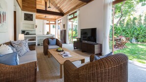 3 Bedrooms Villa | Hageutsikt