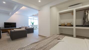 Estúdio conforto | Individualmente decorados, escrivaninha, ferros/tábuas de passar roupa