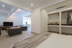 Estudio Confort | Decoración personalizada, escritorio y tabla de planchar con plancha