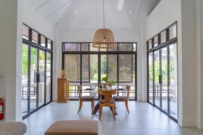 Comfort-Villa | Wohnbereich | Smart-TV, Netflix