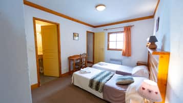 8 dormitorios, caja fuerte, tabla de planchar con plancha y wifi gratis