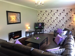 TV, DVD player, books - Cliff View, Free Parking, Free WiFi, (Perth)