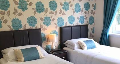 Cliff View, Free Parking, Free WiFi,