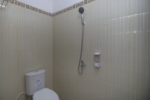 Standard Double Room | Bathroom | Shower, towels, soap, shampoo