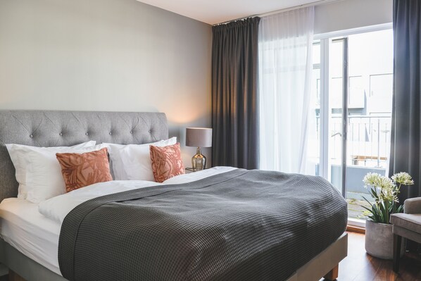 Penthouse Luxe, 2 chambres | Literie de qualité supérieure, couette en duvet d'oie