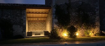 Holiday Manoir 14x7m pool, walking distance & views to stunning medieval village