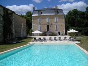 Outdoor pool - Holiday Manoir 14x7m pool, walking distance & views to stunning medieval village (Monflanquin)