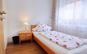 City Condo, Multiple Beds, Ensuite, Courtyard Area | Blackout curtains, soundproofing, free WiFi, bed sheets - FeWo Borkum in Papenburg (Papenburg)