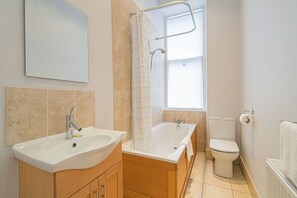 Apartamento | Banheiro | Chuveiro/banheira combinados, toalhas de banho