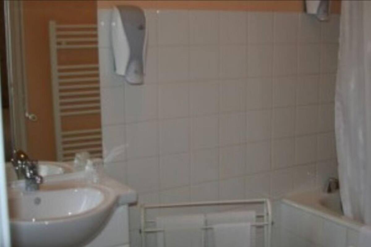 Classic Double Room, 1 Double Bed | Bathroom