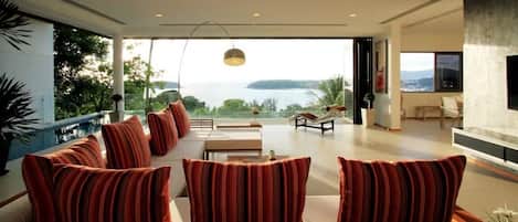 The Heights Penthouse Seaview 3 Bedroom A2 | บริเวณนั่งเล่น | ทีวีจอแบน, เครื่องเล่นดีวีดี