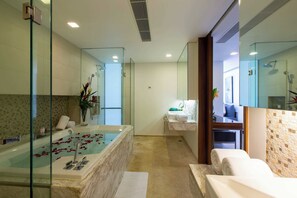 Grand kamer | Badkamer | Gratis toiletartikelen, een haardroger, badjassen, pantoffels