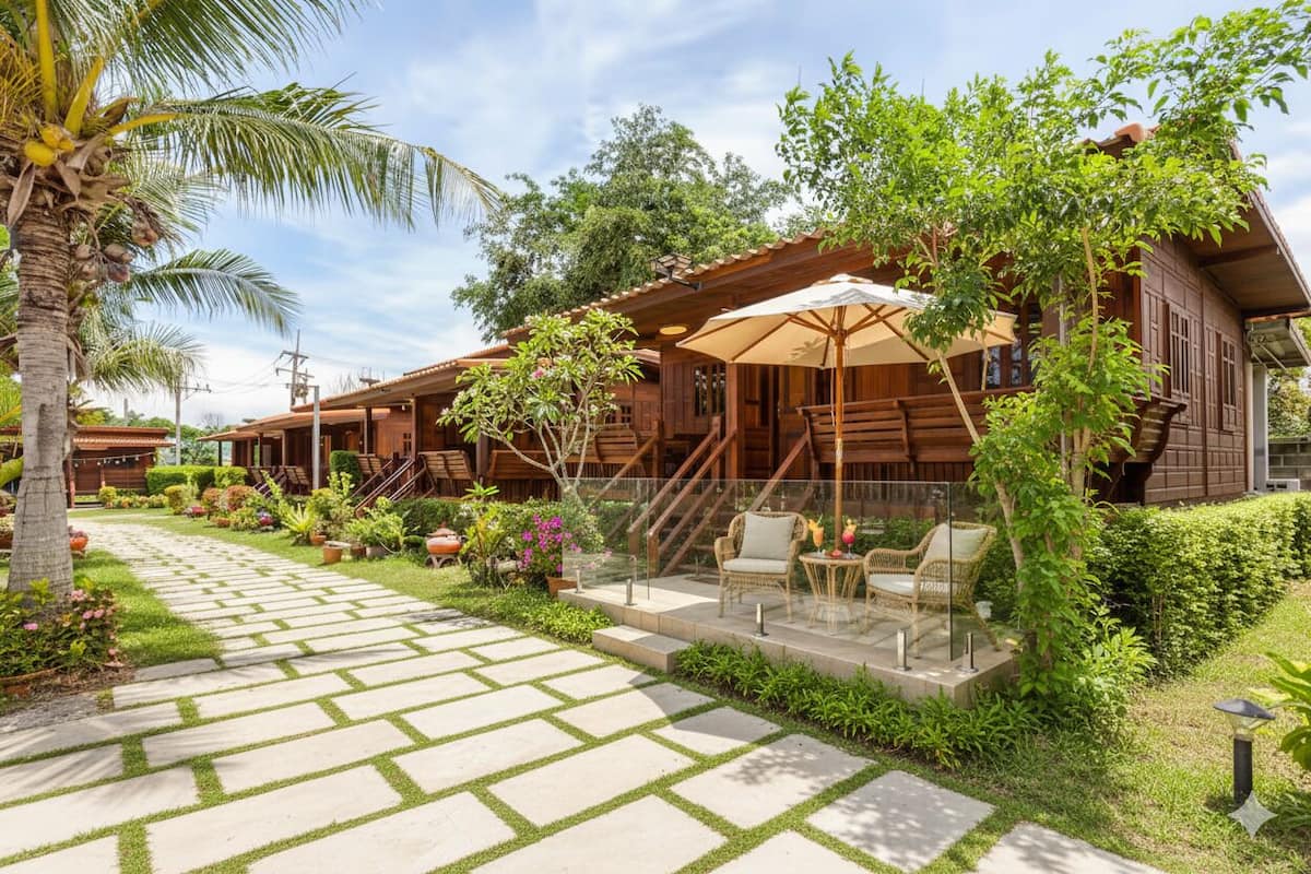 Two bedroom Villa with Sit-out & Veranda | Sengetøy i egyptisk bomull, sengetøy av topp kvalitet og skrivebord