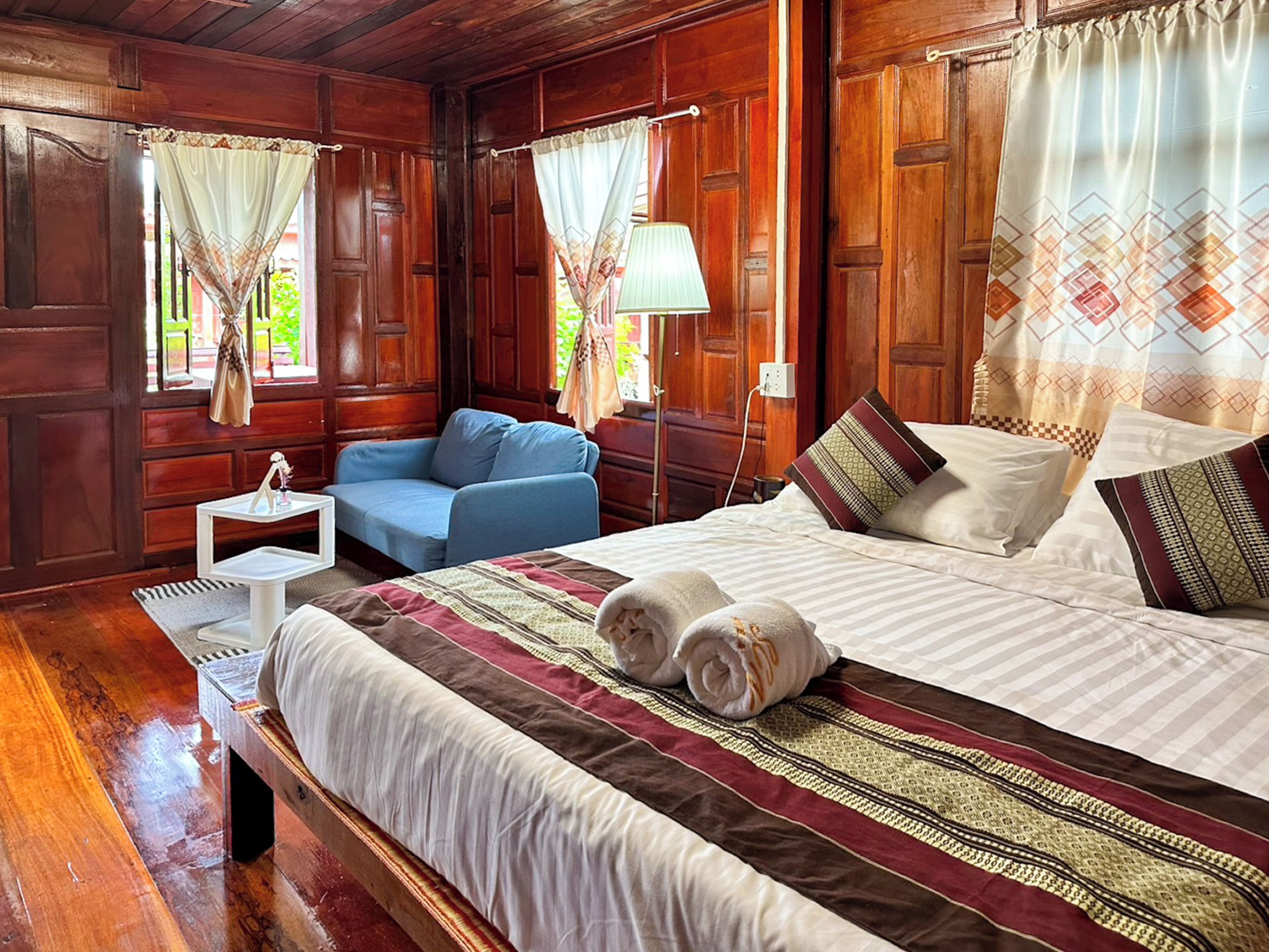 Free WiFi, bed sheets