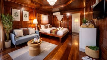 Premier Suite with Bathtub and Sit out & Veranda | Wi-Fi de cortesia, roupa de cama